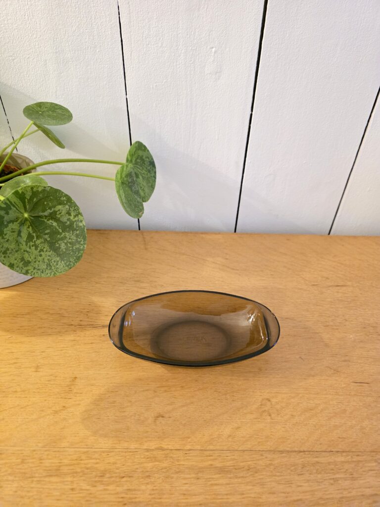 Petit plat ovale LEVER vintage en verre fumé ambré