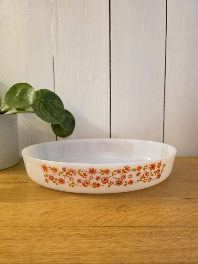 Plat creux Arcopal Scania vintage fleurs orange et rose – années 70