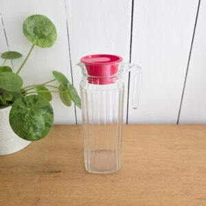 Carafe ARC France vintage en verre transparent avec couvercle rouge