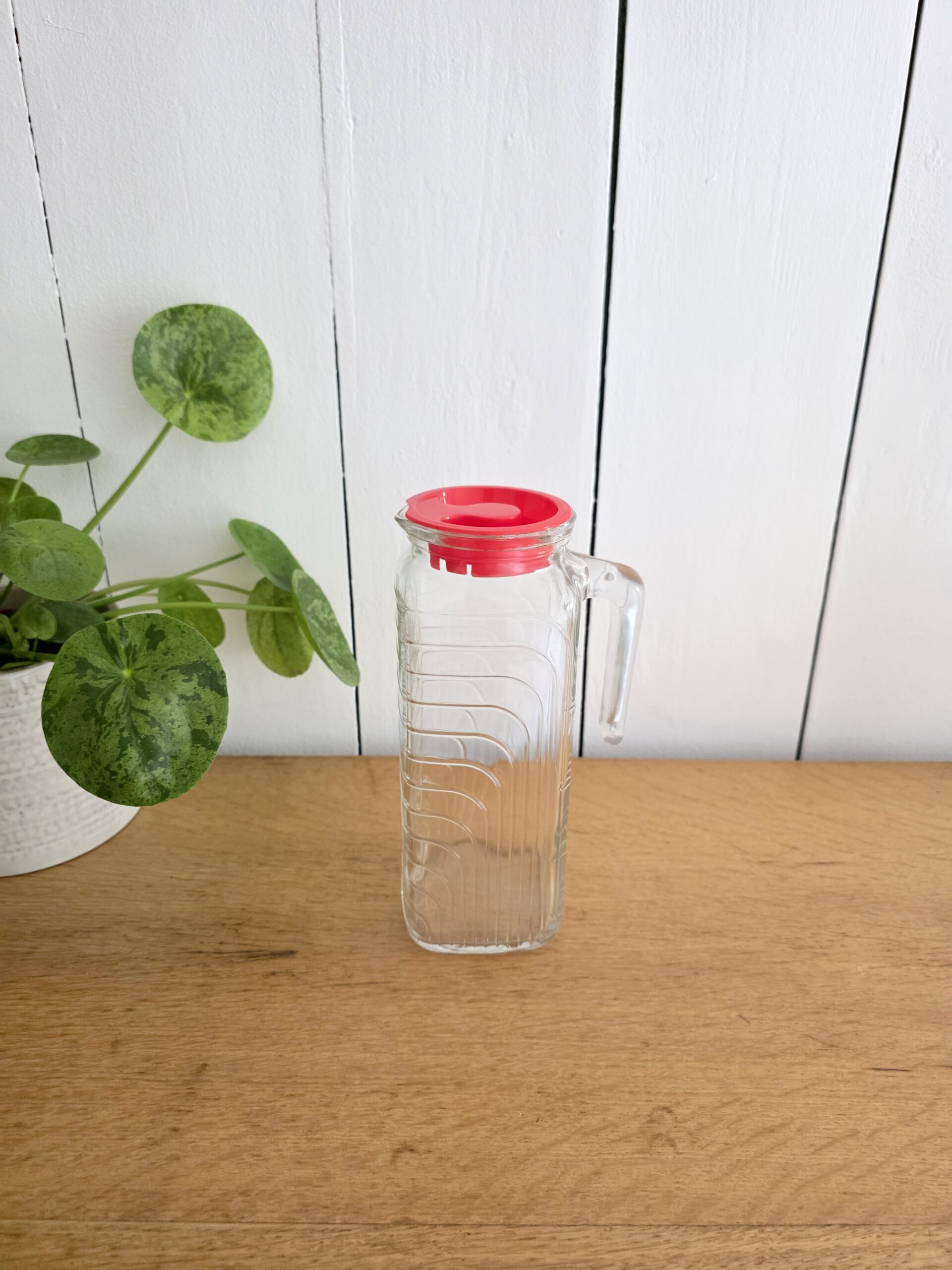 Carafe Covreto Italy vintage en verre avec couvercle rouge
