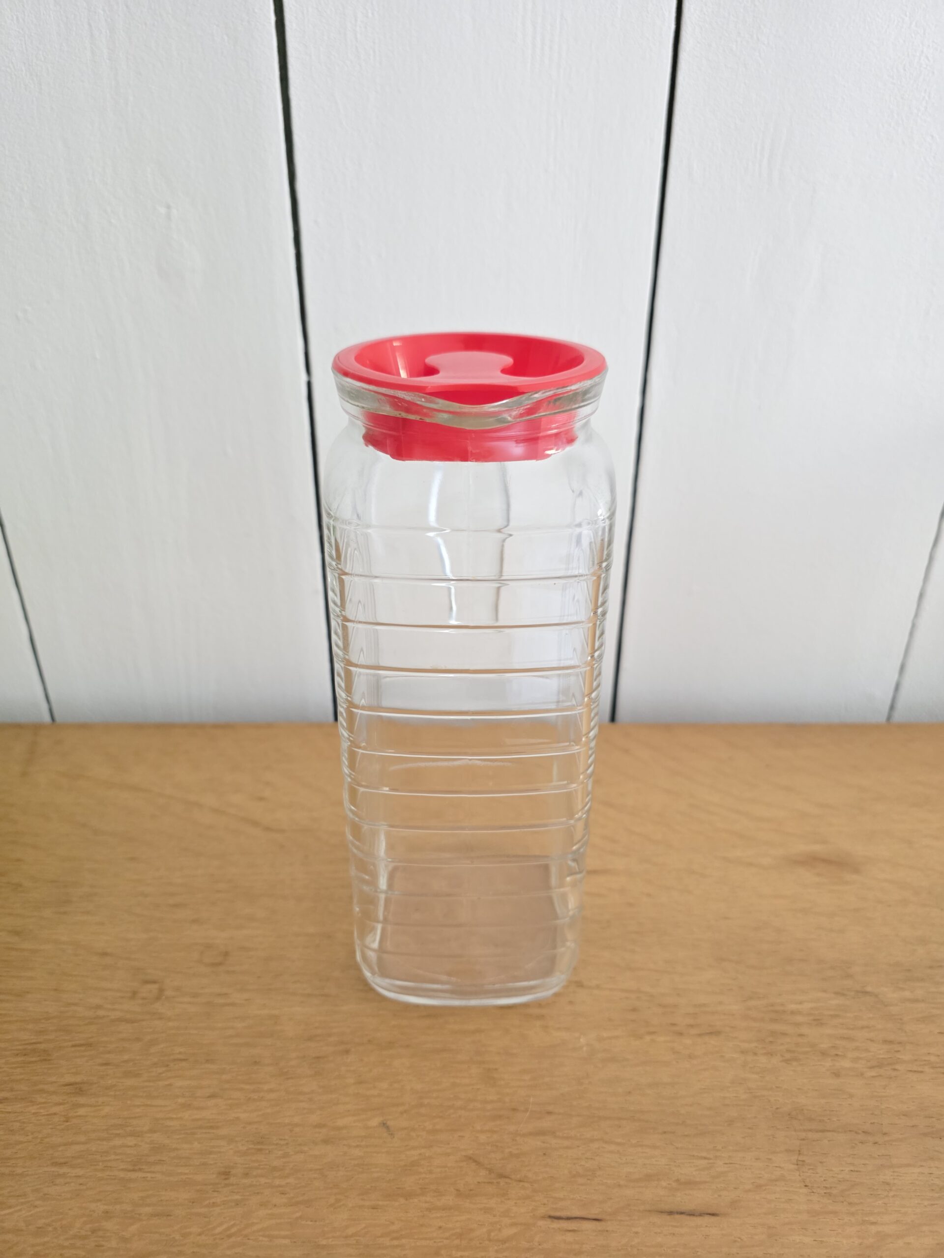 Carafe Covreto Italy vintage en verre avec couvercle rouge – Image 2
