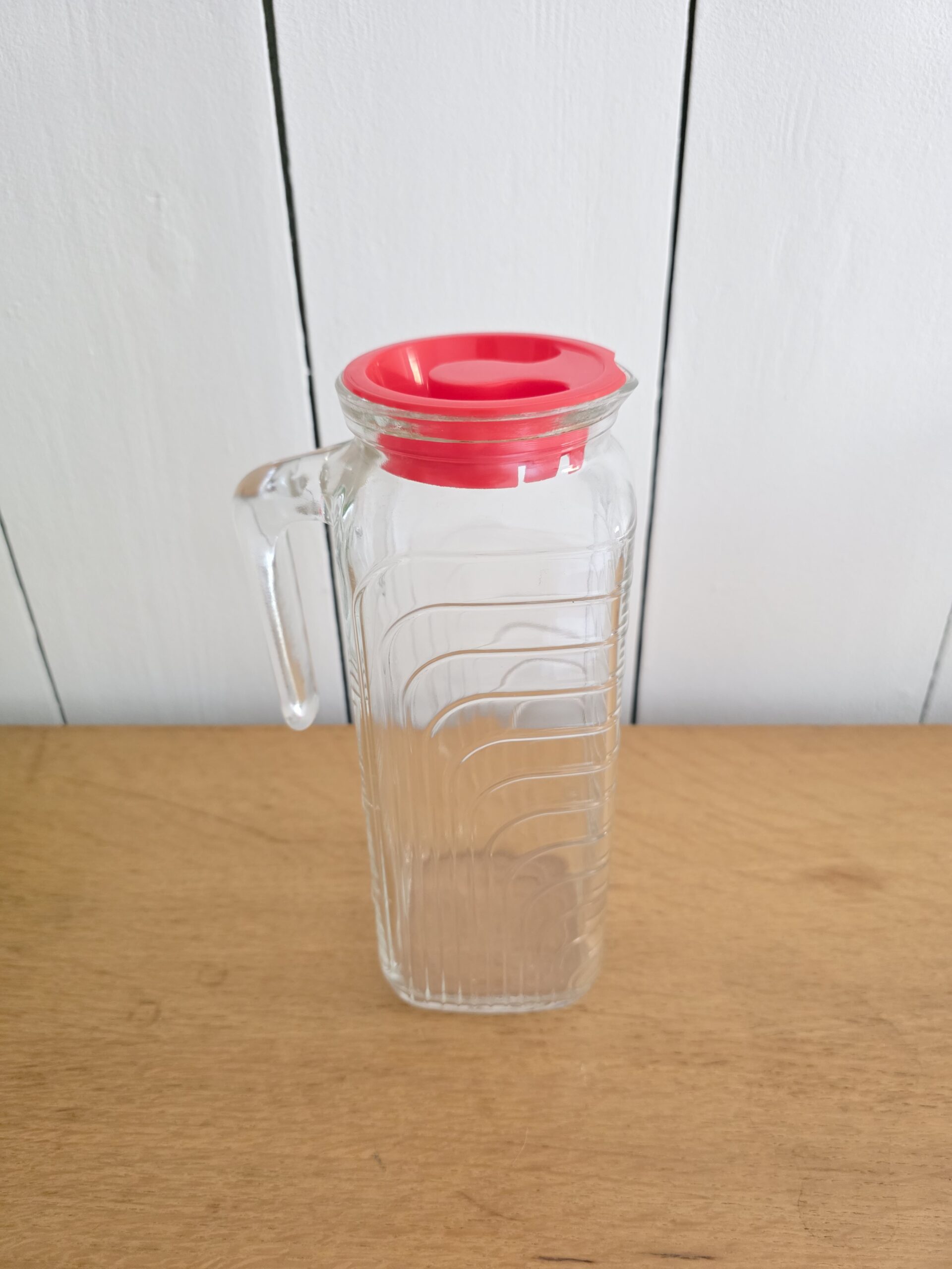 Carafe Covreto Italy vintage en verre avec couvercle rouge – Image 3